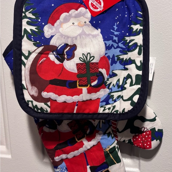 Santa Claus Oven Mitt and Pot Holder Set - Picture 4 of 4